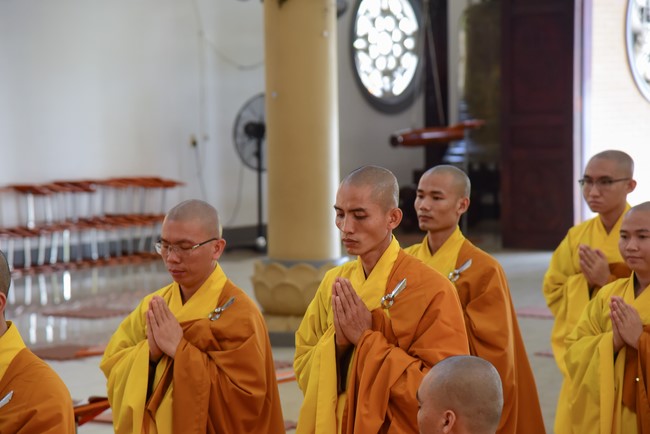 Pratimoksa commandment rite and precept listen at Hoang Phap pagoda